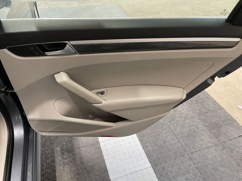 Used 2016 Volkswagen Passat 1.8T SE FWD image 6