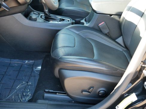 Used 2022 Jeep Cherokee Limited image 13