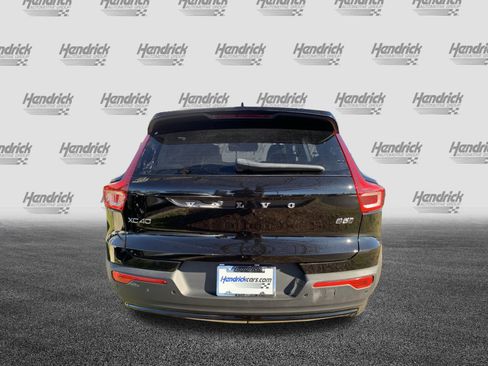Used 2025 Volvo XC40 B5 Plus image 9
