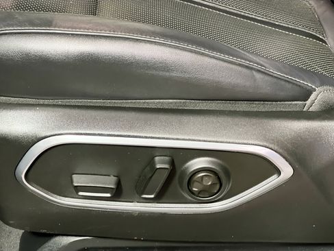 Used 2022 Jeep Wagoneer Series III w/ Premium Group I image 15