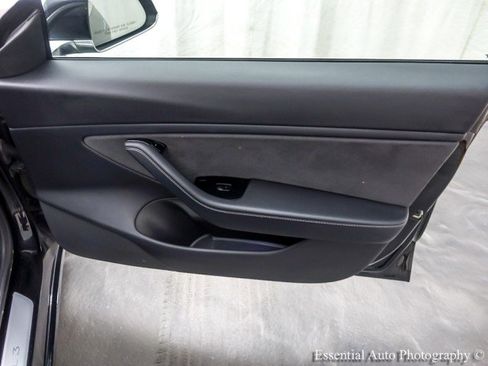 Used 2019 Tesla Model 3 Standard Range image 38