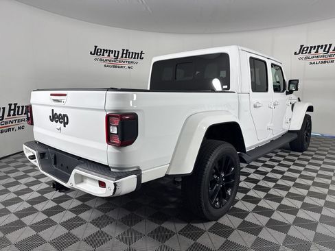 Used 2022 Jeep Gladiator Overland AWD/4WD image 7