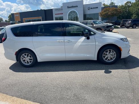 New 2026 Chrysler Pacifica Select FWD image 20