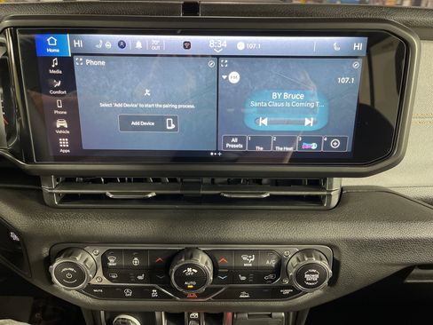 Used 2025 Jeep Gladiator Sport image 22