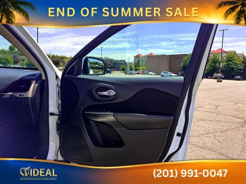 Used 2016 Jeep Cherokee Latitude w/ Cold Weather Group AWD/4WD image 14