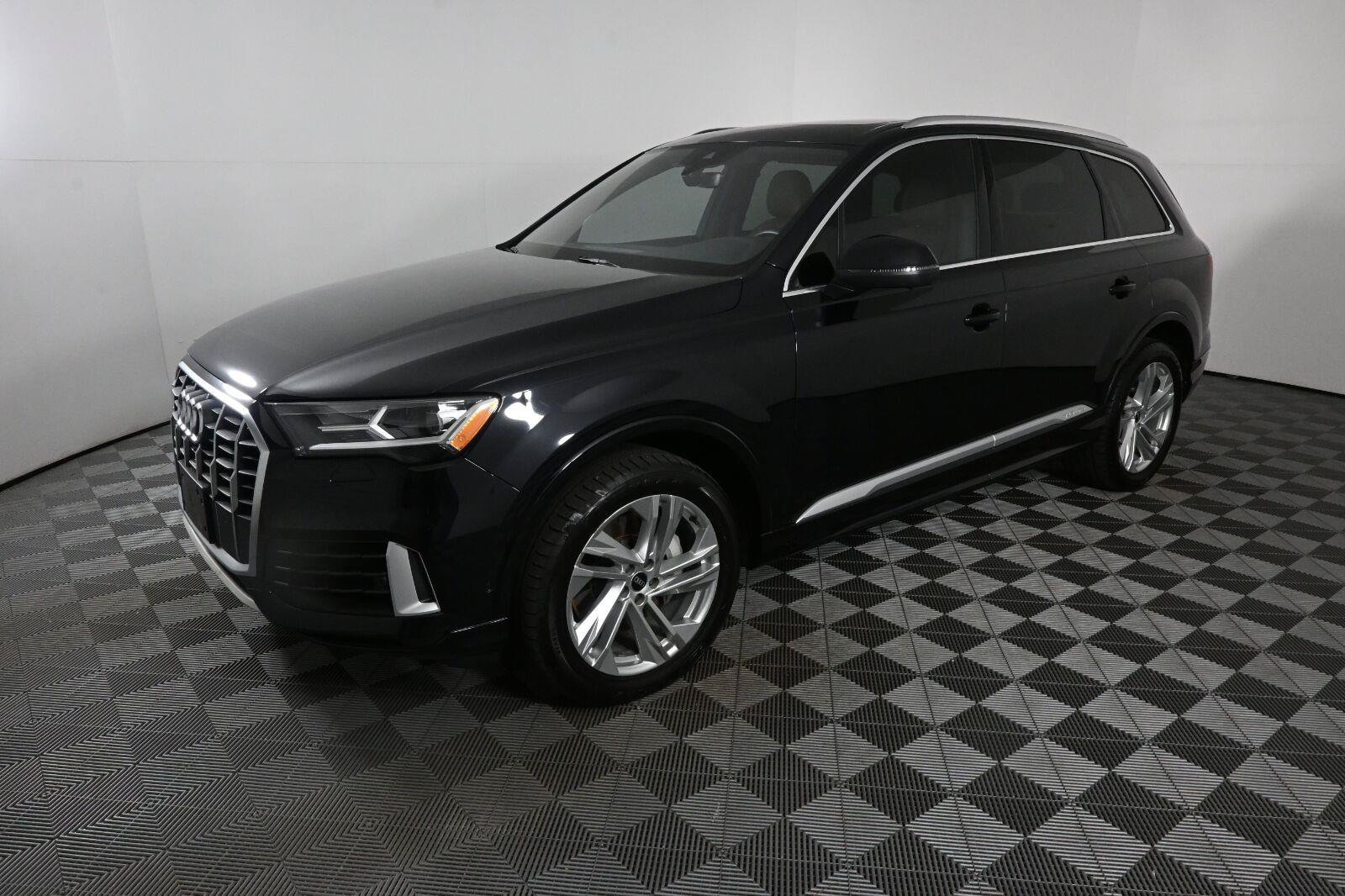 Used 2021 Audi Q7 3.0T Premium Plus w/ Premium Plus Package AWD/4WD image 1