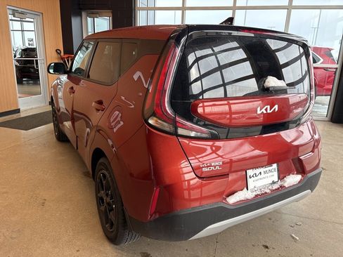 Used 2023 Kia Soul LX w/ LX Technology Package image 10
