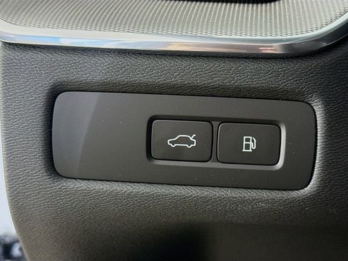 New 2026 Volvo XC60 T8 Ultra w/ Climate Package PRO image 10