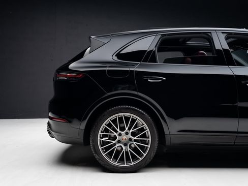 Used 2023 Porsche Cayenne S image 32