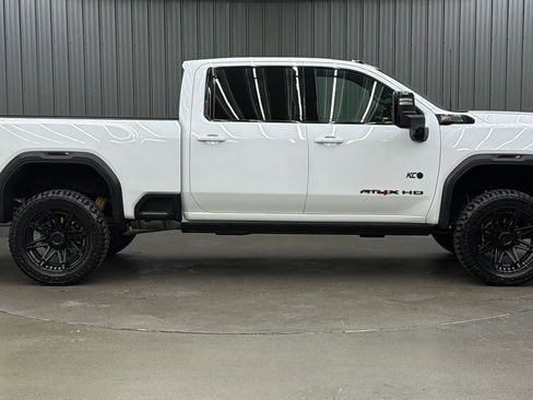 Used 2024 GMC Sierra 2500 AT4X image 8