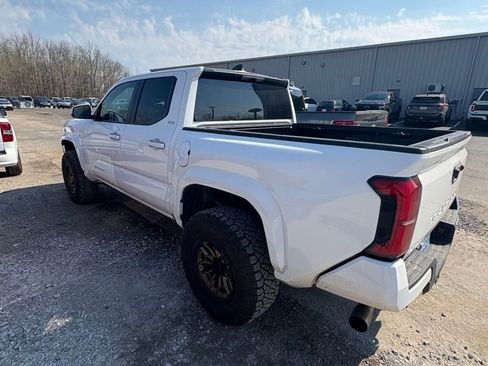 Used 2025 Toyota Tacoma SR5 image 2