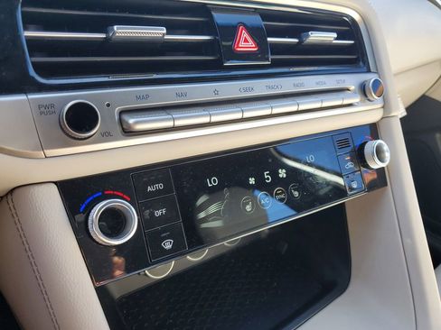 Used 2025 Genesis G70 2.5T image 31