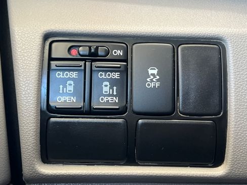 Used 2016 Honda Odyssey SE image 32