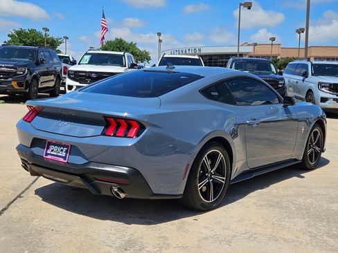 Used 2025 Ford Mustang Coupe RWD image 5