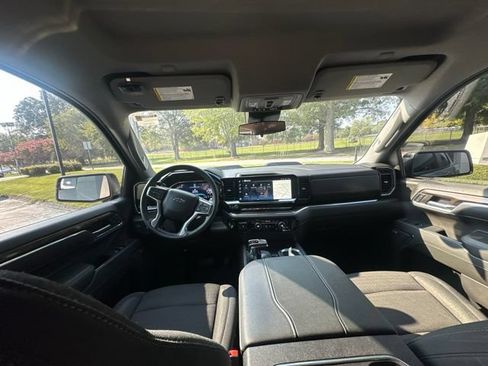 Used 2024 Chevrolet Silverado 1500 LT Trail Boss w/ Convenience Package II AWD/4WD image 11