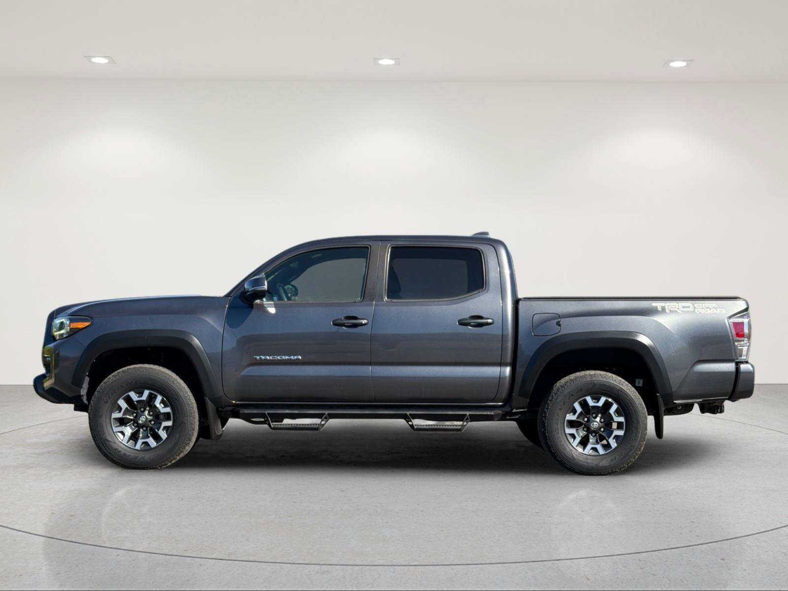 Used 2020 Toyota Tacoma 2WD Double Cab image 2
