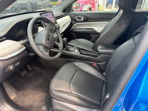 Used 2025 Jeep Compass Limited w/ Elite Group AWD/4WD image 11