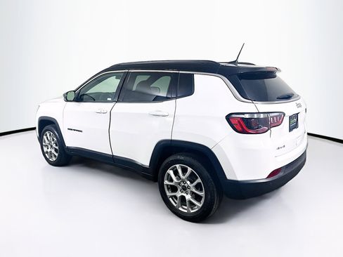 Used 2025 Jeep Compass Limited image 5