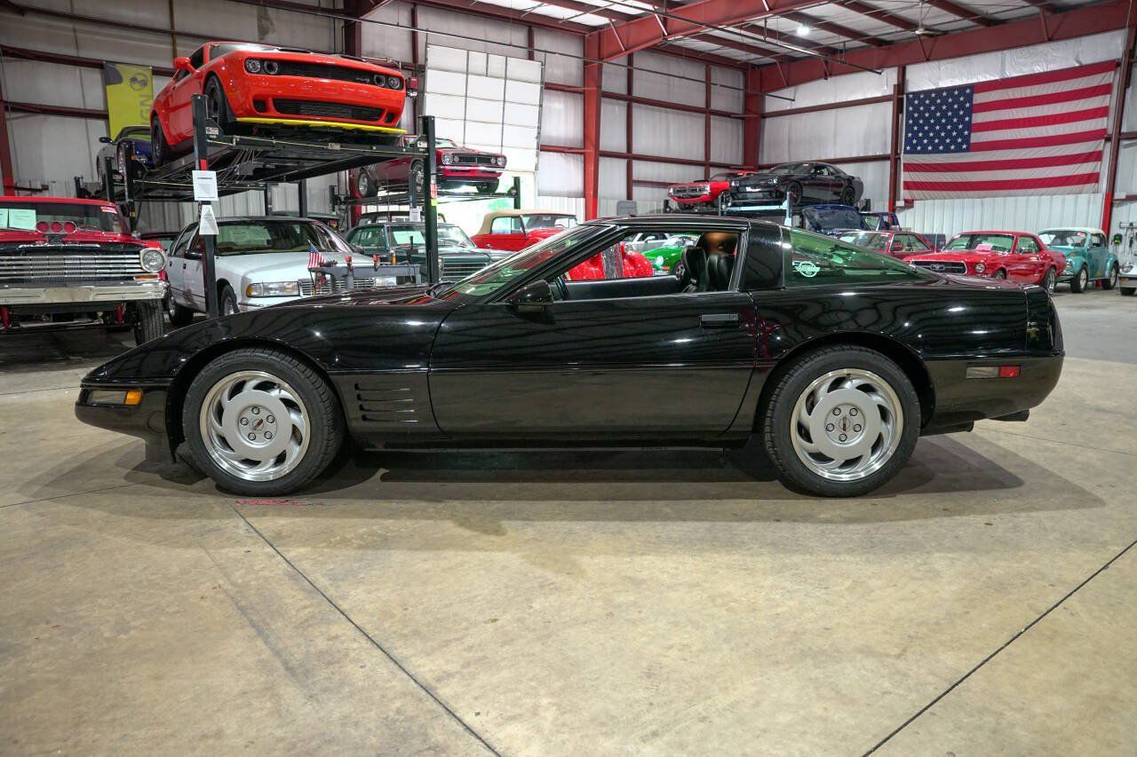 Used 1991 Chevrolet Corvette Coupe RWD image 4