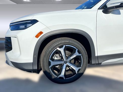 New 2026 Volkswagen Tiguan SE FWD image 10