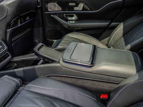 Used 2025 Mercedes-Benz Maybach GLS 600 4MATIC image 23