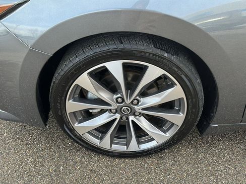 Used 2022 Nissan Maxima Platinum w/ Sport Mat Group image 2