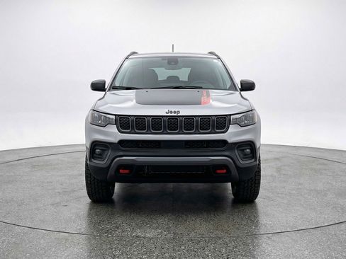 Used 2025 Jeep Compass Trailhawk AWD/4WD image 2