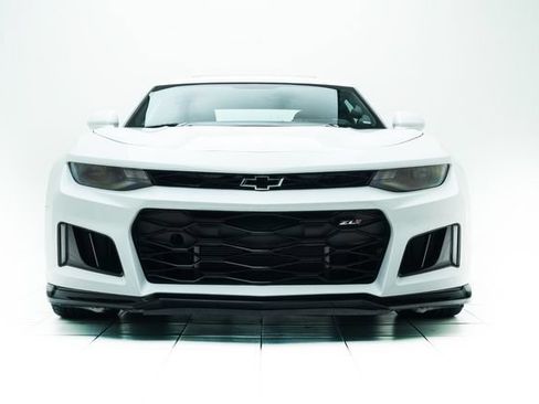 Used 2018 Chevrolet Camaro ZL1 RWD image 4