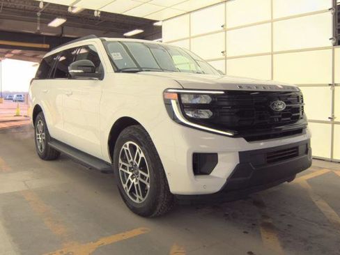 Used 2025 Ford Expedition Active image 5