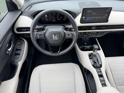 Certified 2026 Honda HR-V LX image 10