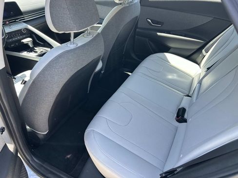 Certified 2022 Hyundai Elantra Limited FWD image 20