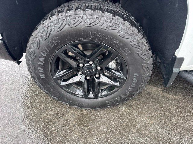 Used 2024 Chevrolet Silverado 1500 LT Trail Boss w/ Convenience Package II AWD/4WD image 17