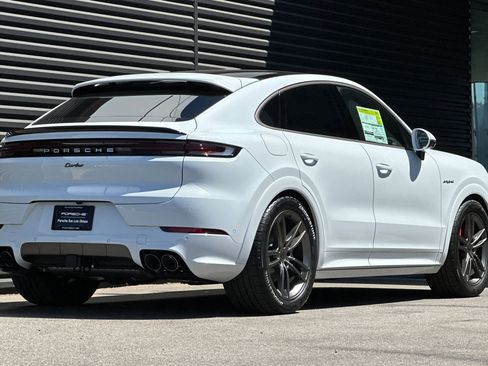New 2025 Porsche Cayenne Turbo image 8
