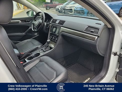 Used 2018 Volkswagen Passat 2.0T SE FWD image 44