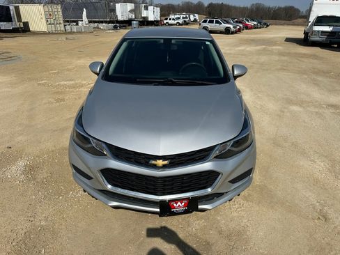 Used 2016 Chevrolet Cruze LT w/ LT Convenience Package image 3