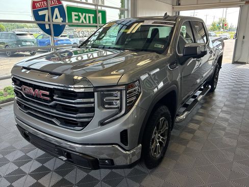 Used 2025 GMC Sierra 1500 SLT AWD/4WD image 3