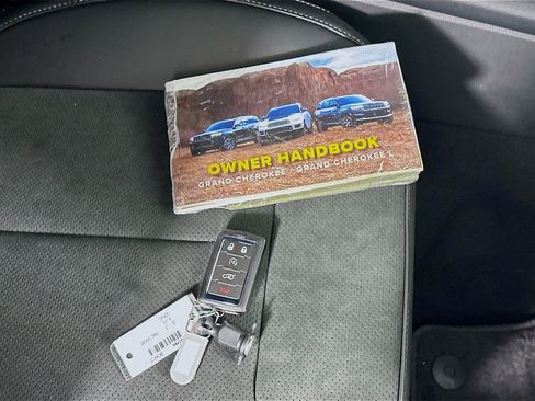 New 2025 Jeep Grand Cherokee Altitude image 19