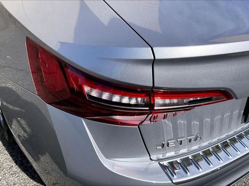 Certified 2024 Volkswagen Jetta SE image 28