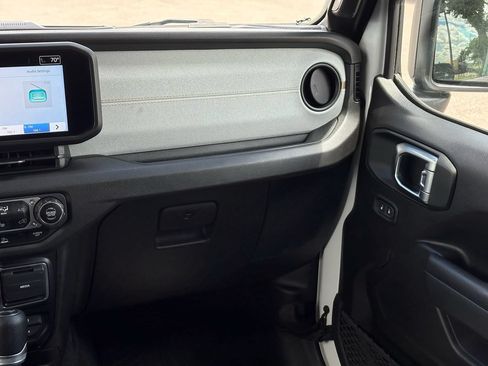Used 2024 Jeep Wrangler Unlimited AWD/4WD image 15