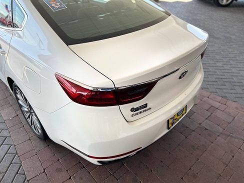 Used 2017 Kia Cadenza Premium FWD image 18