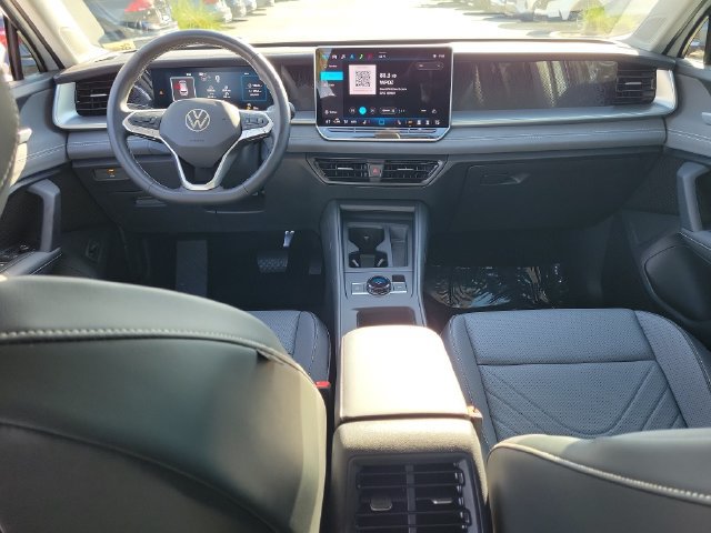 Used 2025 Volkswagen Tiguan SE FWD image 13