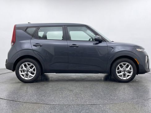Used 2025 Kia Soul LX w/ LX Technology Package FWD image 11
