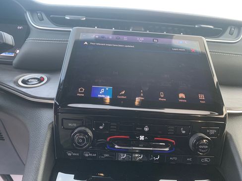 Used 2024 Jeep Grand Cherokee Limited image 35