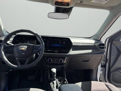 Used 2025 Chevrolet TrailBlazer LT AWD/4WD image 9