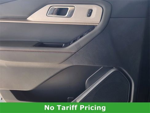 Used 2025 Ford Explorer Active w/ Active Comfort Package image 21
