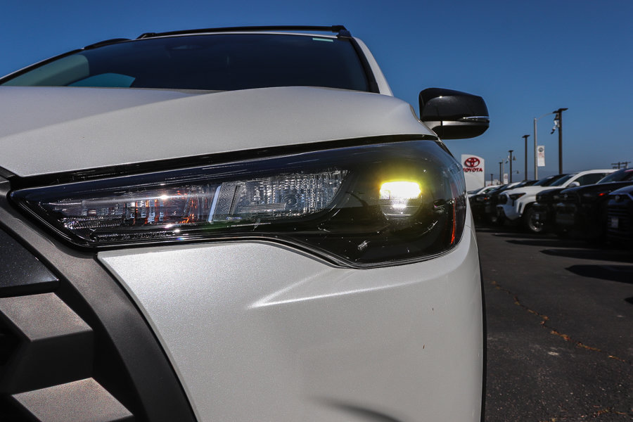 New 2026 Toyota Corolla Cross LE w/ Moonroof Package FWD image 4
