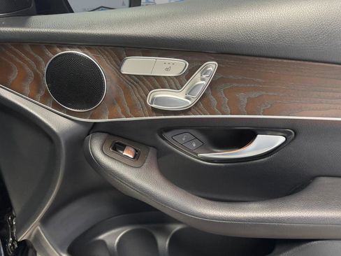 Used 2019 Mercedes-Benz GLC 300 4MATIC image 22