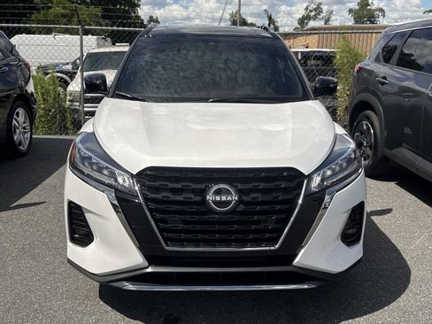 Used 2023 Nissan Kicks SR w/ SR Premium Package FWD image 9