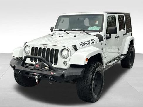 Used 2017 Jeep Wrangler Unlimited Sahara w/ Connectivity Group image 2