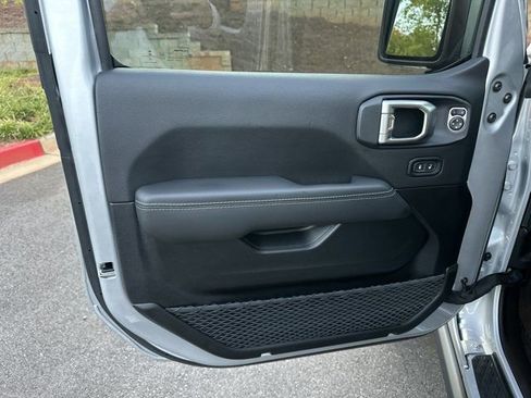 Used 2022 Jeep Gladiator Rubicon w/ Cold Weather Group image 11